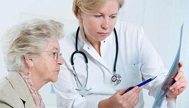 Osteokondrosi torazikoaren sintomak zituen paziente batek medikuari kontsultatu zion diagnostikoa argitzeko